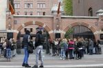 Amsterdam 29 mei 2015
Fans Ariane Grande voor het conservatorium hotel