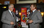 Amsterdam 26 mei 2015
Presenatie boek Bastiaan Ragas. Hij reikt het eerste boek uit aan zijn vader. Tooske Ragas en hun kinderen zijn ook aanwezig in cafe Gruter.