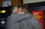 Amsterdam 26 mei 2015
Presenatie boek Bastiaan Ragas. Hij reikt het eerste boek uit aan zijn vader. Tooske Ragas en hun kinderen zijn ook aanwezig in cafe Gruter.