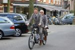 Amsterdam 26 mei 2015
Presenatie boek Bastiaan Ragas. Hij reikt het eerste boek uit aan zijn vader. Tooske Ragas en hun kinderen zijn ook aanwezig in cafe Gruter.