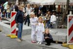 Amsterdam 26 mei 2015
Presenatie boek Bastiaan Ragas. Hij reikt het eerste boek uit aan zijn vader. Tooske Ragas en hun kinderen zijn ook aanwezig in cafe Gruter.