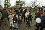 Eindhoven, 15 April 1999
Uitreiking certificaat, wijk Tivoli door burgemeester Rein Welschen aan buurtbewoonster Berti v Aerle