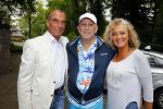Blaricum 14 juni 2015
Rene Froger heeft een surprise feestje voor zijn vrouw Natasja georganiseerd voor haar 50e verjaardag. Het feest vindt plaats in de tuin van hun huis. Bob Pels met vrouw en Frank Schmitt