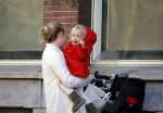 Amsterdam 14 april 2015  
Bracha v Doesburgh met dochter op de fiets