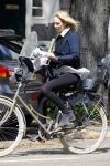 Amsterdam 19 mei 2015 
Bracha v Doesburgh zwanger (van tweeling) op de fiets in amsterdam.