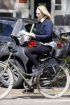 Amsterdam 19 mei 2015 
Bracha v Doesburgh zwanger (van tweeling) op de fiets in amsterdam.