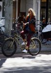 Amsterdam 21 mei 2015  
Carolien Spoor met mobiel bellend op de fiets.