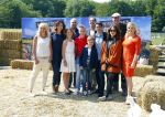 Amsterdam 10 juni 2015
Premiere Apenstreken bij kinderboederij in amsterdamse bos met oa Yvon Jaspers en Kim Lian v d Meij. cast