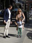 Amsterdam 11 mei 2015
Chantal janzen met haar man Marco en zoontje James op de cornelis schuytstraat.