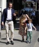 Amsterdam 11 mei 2015
Chantal janzen met haar man Marco en zoontje James op de cornelis schuytstraat.