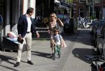 Amsterdam 11 mei 2015
Chantal janzen met haar man Marco en zoontje James op de cornelis schuytstraat.