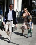 Amsterdam 11 mei 2015
Chantal janzen met haar man Marco en zoontje James op de cornelis schuytstraat.