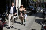 Amsterdam 11 mei 2015
Chantal janzen met haar man Marco en zoontje James op de cornelis schuytstraat.