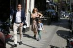 Amsterdam 11 mei 2015
Chantal janzen met haar man Marco en zoontje James op de cornelis schuytstraat.