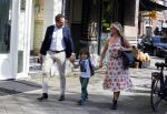 Amsterdam 11 mei 2015
Chantal janzen met haar man Marco en zoontje James op de cornelis schuytstraat.