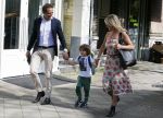 Amsterdam 11 mei 2015
Chantal janzen met haar man Marco en zoontje James op de cornelis schuytstraat.