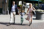 Amsterdam 11 mei 2015
Chantal janzen met haar man Marco en zoontje James op de cornelis schuytstraat.