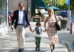 Amsterdam 11 mei 2015
Chantal janzen met haar man Marco en zoontje James op de cornelis schuytstraat.