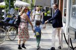 Amsterdam 11 mei 2015
Chantal janzen met haar man Marco en zoontje James op de cornelis schuytstraat.