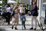 Amsterdam 11 mei 2015
Chantal janzen met haar man Marco en zoontje James op de cornelis schuytstraat.