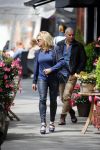 Amsterdam 28 mei 2015  
Connie Breukhoven met een vriend op de cornelis schuytstraat