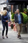 Amsterdam 28 mei 2015  
Connie Breukhoven met een vriend op de cornelis schuytstraat