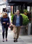 Amsterdam 28 mei 2015  
Connie Breukhoven met een vriend op de cornelis schuytstraat