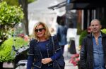 Amsterdam 28 mei 2015  
Connie Breukhoven met een vriend op de cornelis schuytstraat