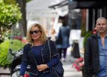 Amsterdam 28 mei 2015  
Connie Breukhoven met een vriend op de cornelis schuytstraat
