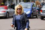 Amsterdam 28 mei 2015  
Connie Breukhoven met een vriend op de cornelis schuytstraat