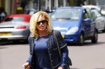 Amsterdam 28 mei 2015  
Connie Breukhoven met een vriend op de cornelis schuytstraat