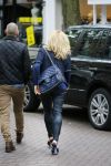 Amsterdam 28 mei 2015  
Connie Breukhoven met een vriend op de cornelis schuytstraat