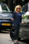 Amsterdam 28 mei 2015  
Connie Breukhoven met een vriend op de cornelis schuytstraat