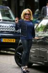 Amsterdam 28 mei 2015  
Connie Breukhoven met een vriend op de cornelis schuytstraat