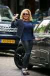 Amsterdam 28 mei 2015  
Connie Breukhoven met een vriend op de cornelis schuytstraat