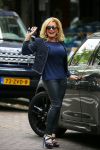 Amsterdam 28 mei 2015  
Connie Breukhoven met een vriend op de cornelis schuytstraat