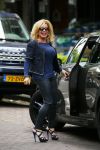 Amsterdam 28 mei 2015  
Connie Breukhoven met een vriend op de cornelis schuytstraat