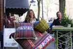 Amsterdam 6 mei 2015 
Danie Bles wandelt met kussens over de cornelis schuytstraat ivm event bij haar thuis in de tuin