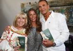 Amsterdam 8 juni 2015
Boekpresentatie Boek Danielle v t Schip Oonk in Yogacentrum Amsterdam. Danielle met vader Joop Oonk en moeder Willeke Alberti