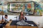 Amsterdam 8 juni 2015
Boekpresentatie Boek Danielle v t Schip Oonk in Yogacentrum Amsterdam.