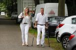 Blaricum 14 juni 2015
Rene Froger heeft een surprise feestje voor zijn vrouw Natasja georganiseerd voor haar 50e verjaardag. Het feest vindt plaats in de tuin van hun huis. Dave Heijnerman (op krukken)met vriendin