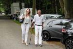 Blaricum 14 juni 2015
Rene Froger heeft een surprise feestje voor zijn vrouw Natasja georganiseerd voor haar 50e verjaardag. Het feest vindt plaats in de tuin van hun huis. Dave Heijnerman (op krukken)met vriendin