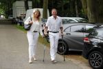 Blaricum 14 juni 2015
Rene Froger heeft een surprise feestje voor zijn vrouw Natasja georganiseerd voor haar 50e verjaardag. Het feest vindt plaats in de tuin van hun huis. Dave Heijnerman (op krukken)met vriendin