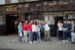 Amsterdam 18 mei 2015 
Vooral vrouwelijke fans staan voor de deur bij Dave Roelvink ( boven oger) en schreeuwen zijn naam.