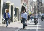 Amsterdam 8 mei 2015
Ellen ten damme met vriend en op grote abri van ziggo.