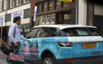 Amsterdam 8 mei 2015
Ellen ten damme met vriend en op grote abri van ziggo.