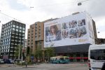 Amsterdam 8 mei 2015
Ellen ten damme met vriend en op grote abri van ziggo.