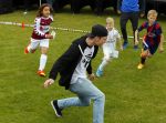 Arnhem 31 mei 2015
Voetbalclinic Klaas jan Huntelaar foundation op Papendal. Ook Enzo Knol en zijn vriendin Dee v d Zeeuw waren ook aanwezig.