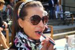 Amsterdam, 4 Juni 2015
Party van Talkies Magazine op het terras van het Hilton Hotel op de Apollolaan.
Esther Oosterbeek met electronische sigaret