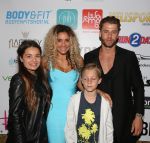 Amsterdam, 3 Juni 2015
Fajah Lourens met haar nieuwe vriend en kinderen